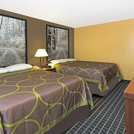 Super 8 By Wyndham Janesville Exterior foto