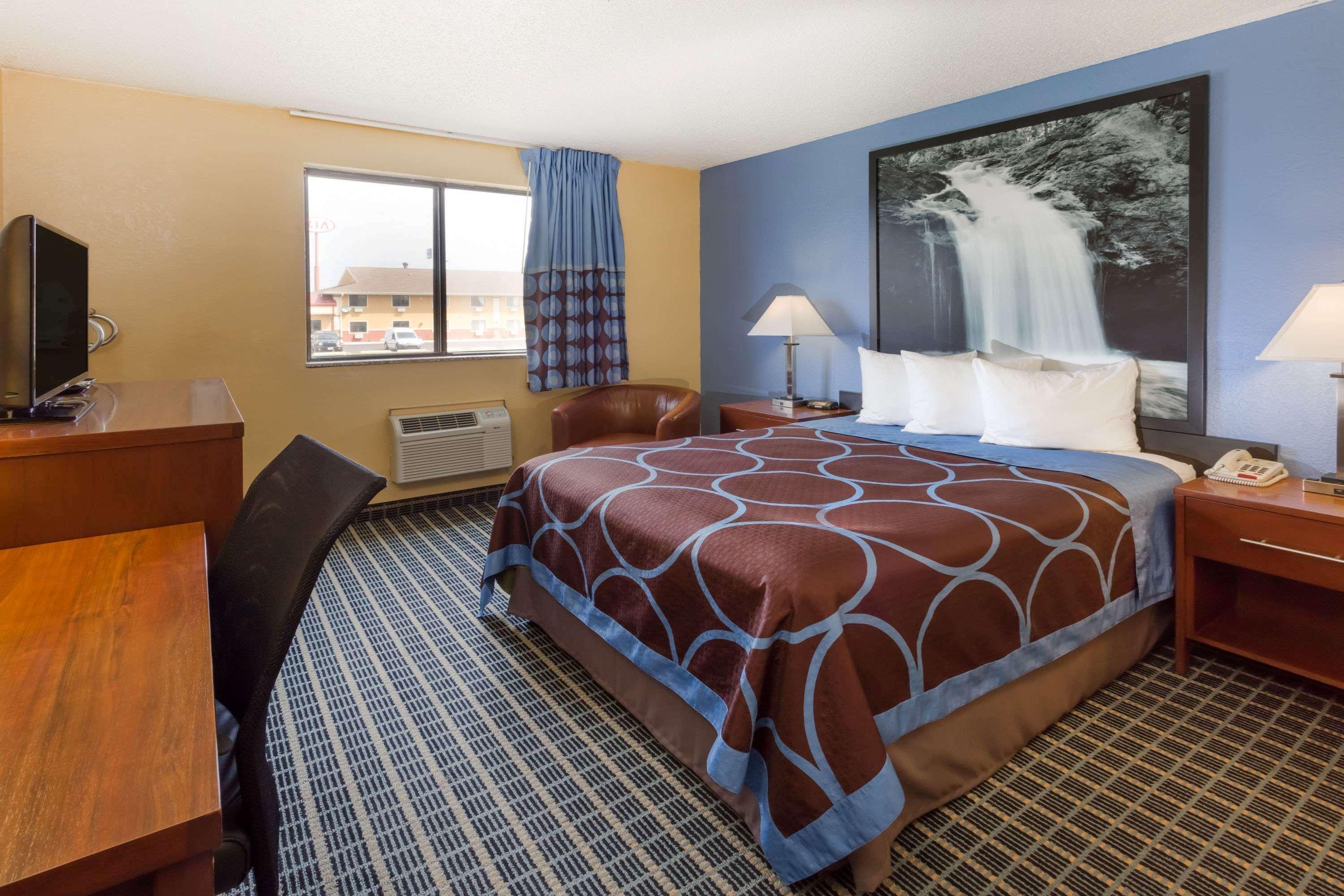 Super 8 By Wyndham Janesville Exterior foto