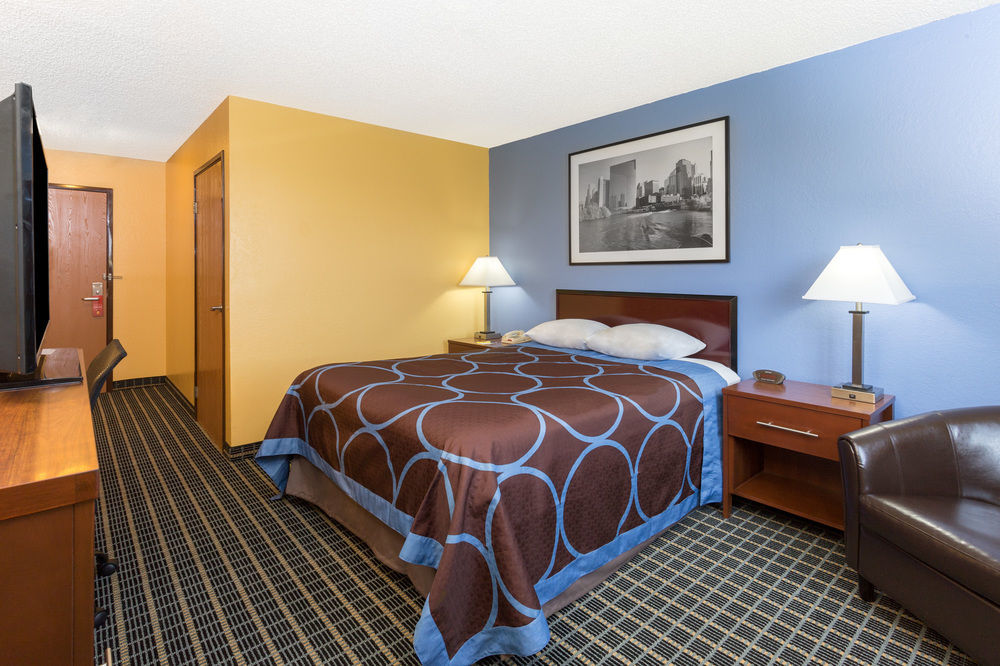 Super 8 By Wyndham Janesville Exterior foto
